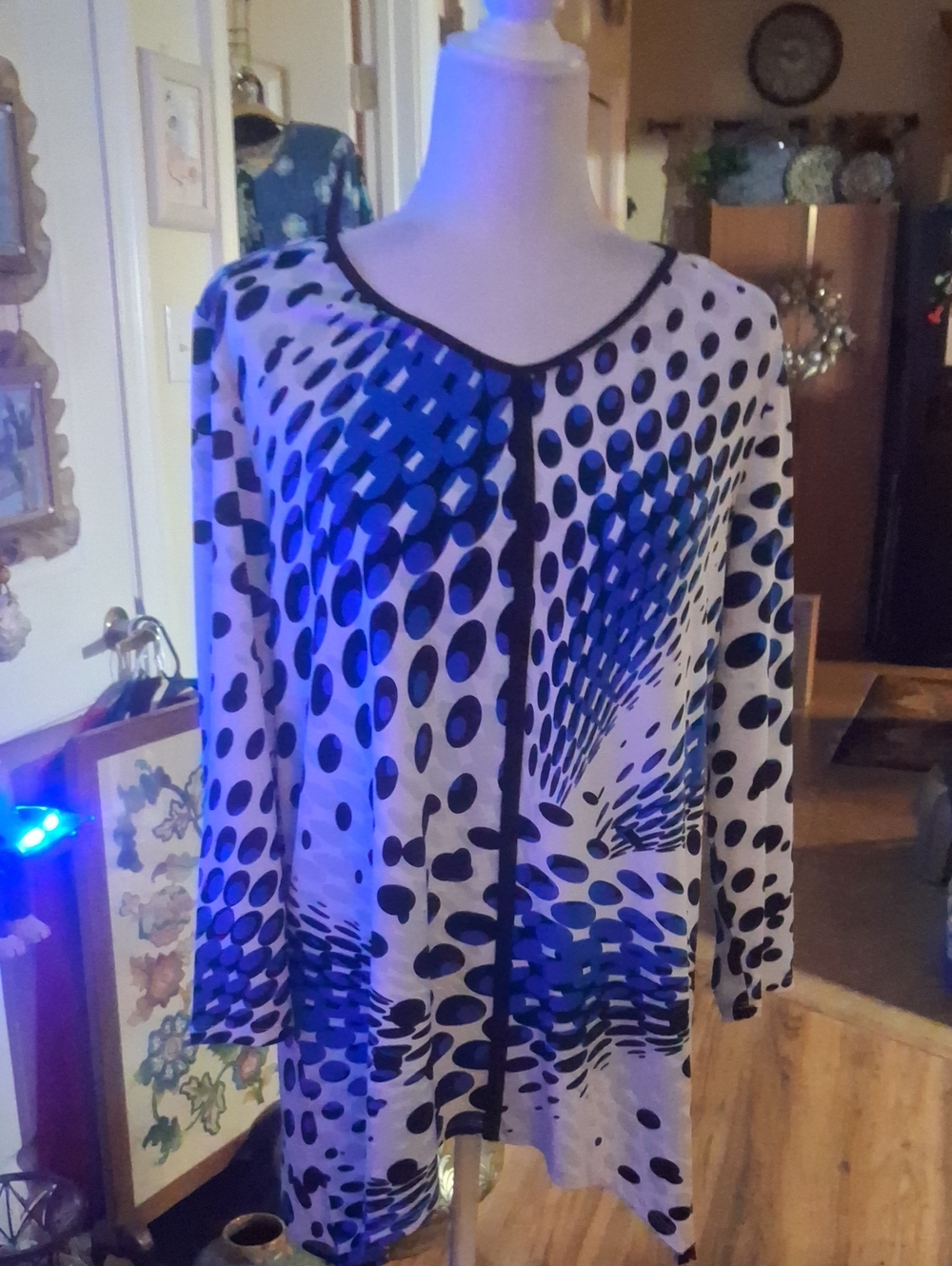A Woman's Blouse By Peck And Peck Tunic Blouse Size Large